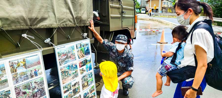 すすき幼稚園で車両展示と防災講話