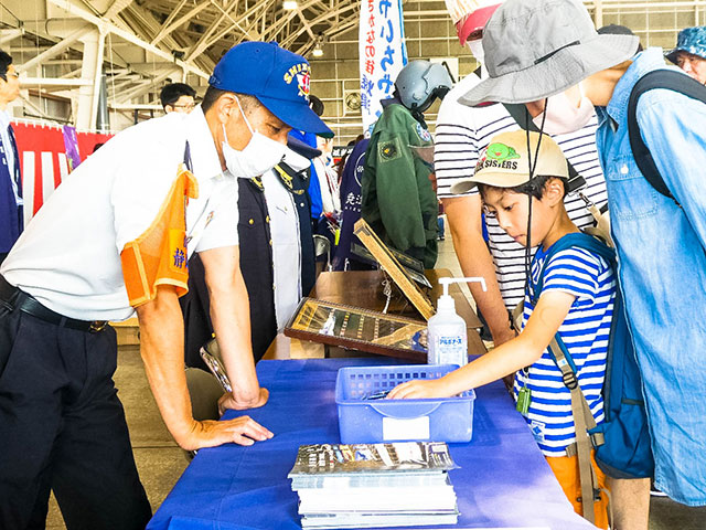 静浜基地航空祭において広報活動を実施しました。