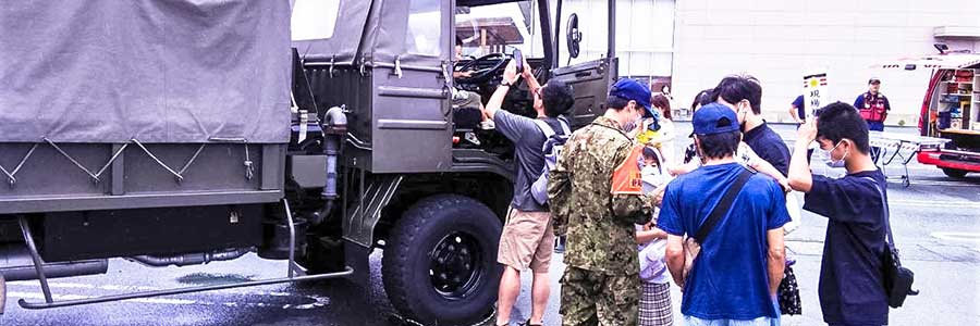 陸自トラックと航空機型コンビカーで自衛隊一番人気