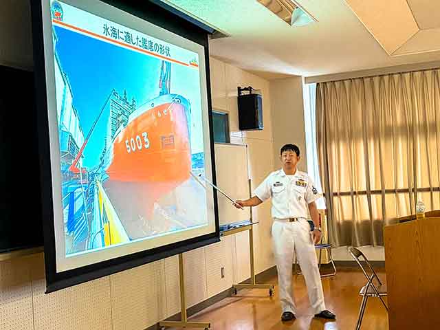 「しらせ」隊員の母校における講演