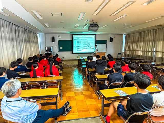 「しらせ」隊員の母校における講演