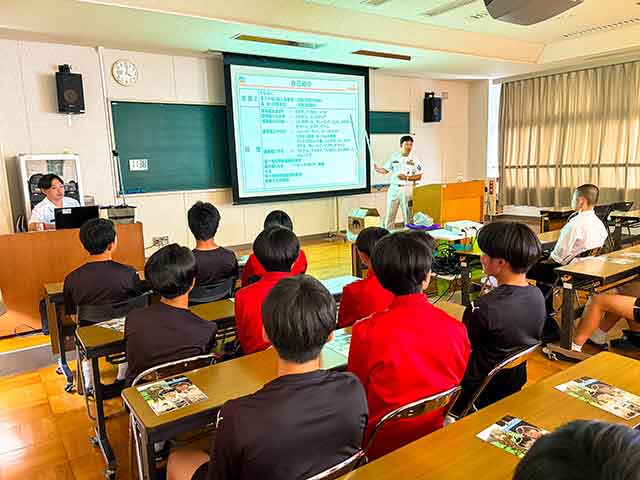 「しらせ」隊員の母校における講演