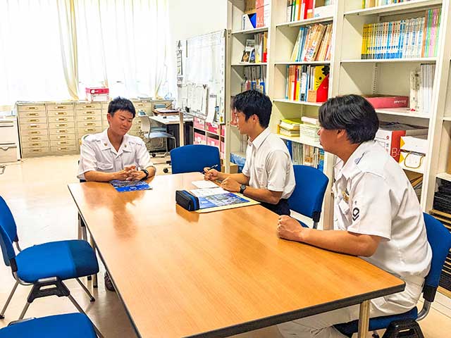 防大１年生が母校で報告　受験希望者からの相談も