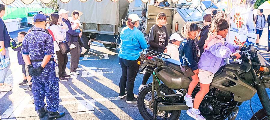 スズキ製かと思ったら… SUZUKI秋祭りで自衛隊車両を展示