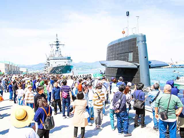 清水港に潜水艦と潜水艦救難艦が初入港　7000人超が来場
