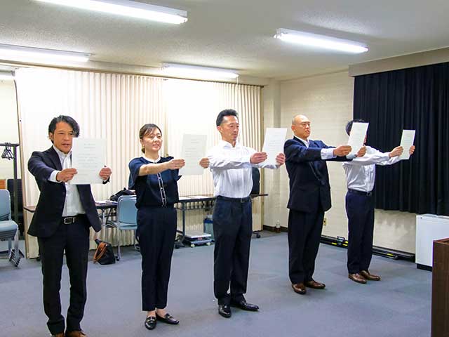 学生らが自衛隊統合防災演習を見学