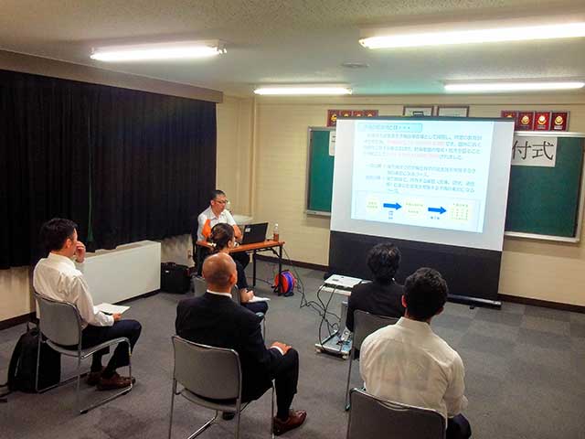 学生らが自衛隊統合防災演習を見学