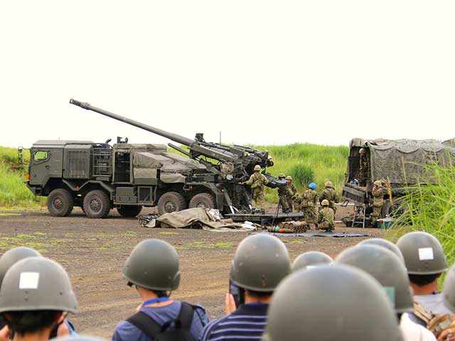 陸自女性自衛官のリアルを見学　女性限定バスツアー