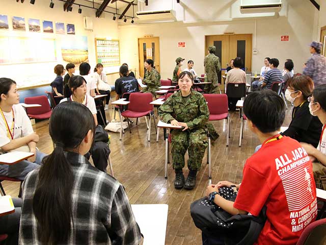 陸自女性自衛官のリアルを見学　女性限定バスツアー
