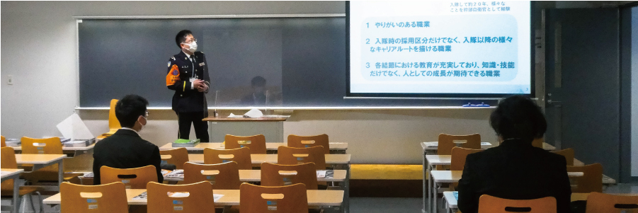 日本大学の合同企業研究会で幹部自衛官の魅力を紹介