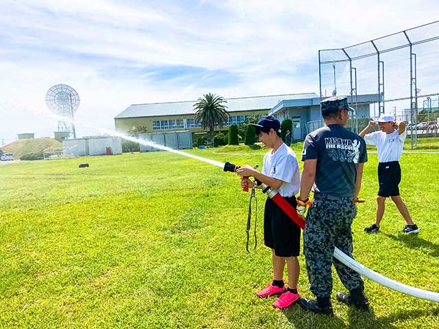 中学生が自衛隊を体験