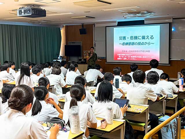 静岡市呉服町通りにカフェ風サテライトブースを開設　初日から中高生が来場