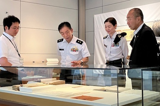 大田原広報展にて　相馬市長・北原市議と写真３