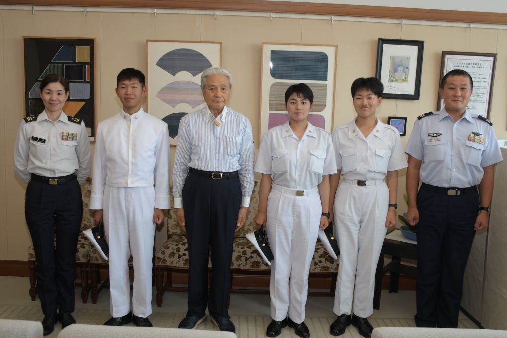 防衛大学校1年生知事表敬写真２