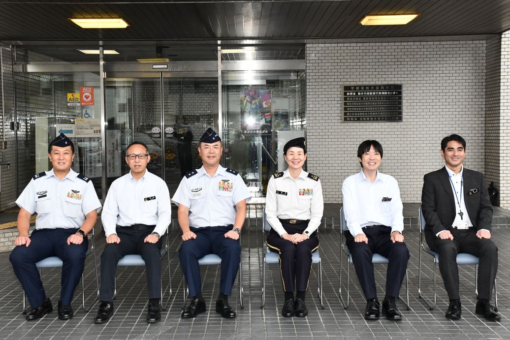 第７航空団司令視察 鈴木空将補と写真１