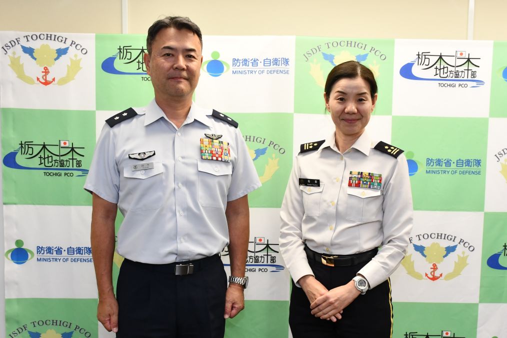 第７航空団司令視察 鈴木空将補と写真２