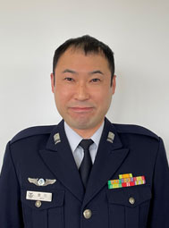 副所長兼広報官／會田　昭史（あいた　あきひと）