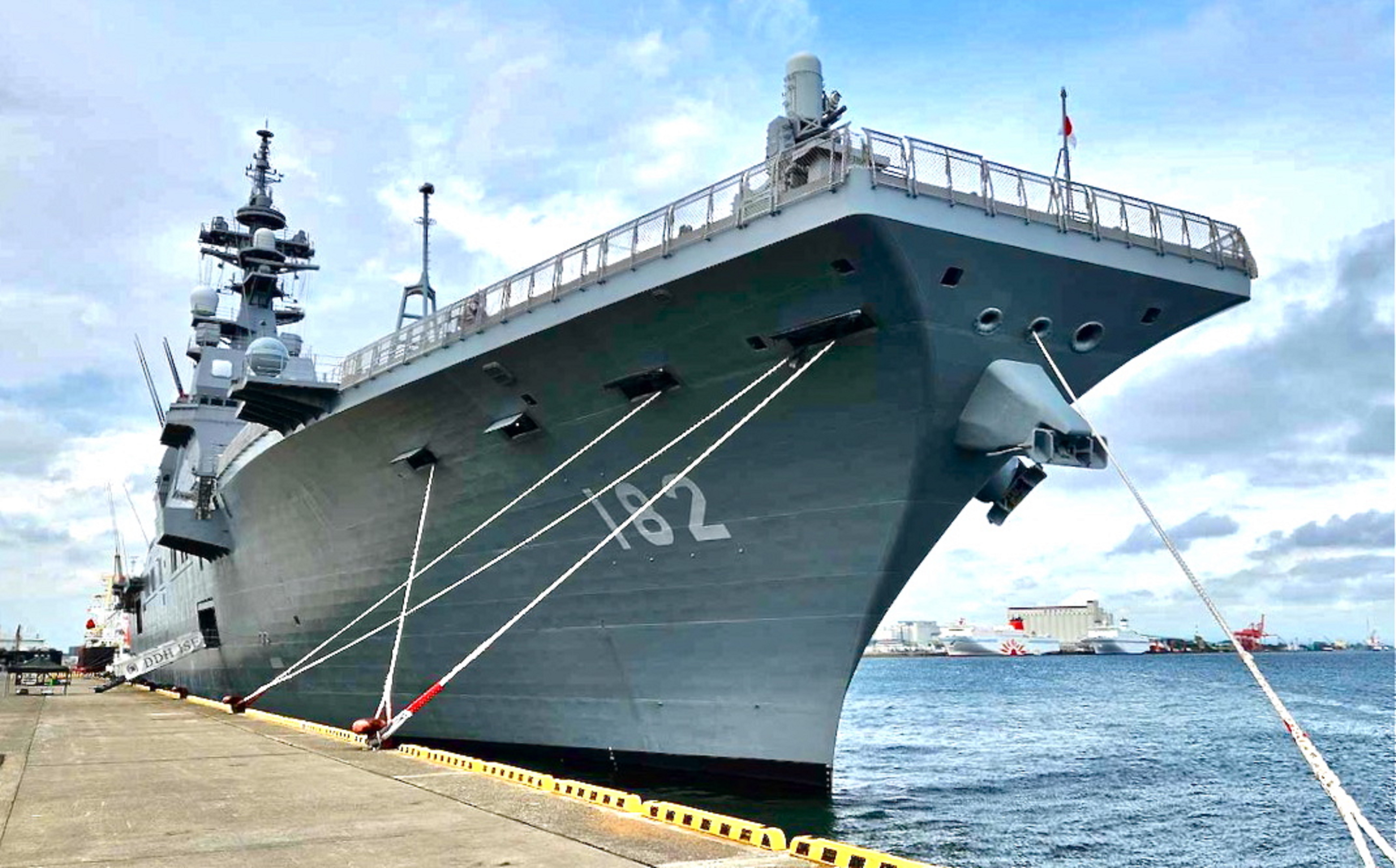苫小牧西港で一般公開された海上自衛隊護衛艦「いせ」（DDH-182）