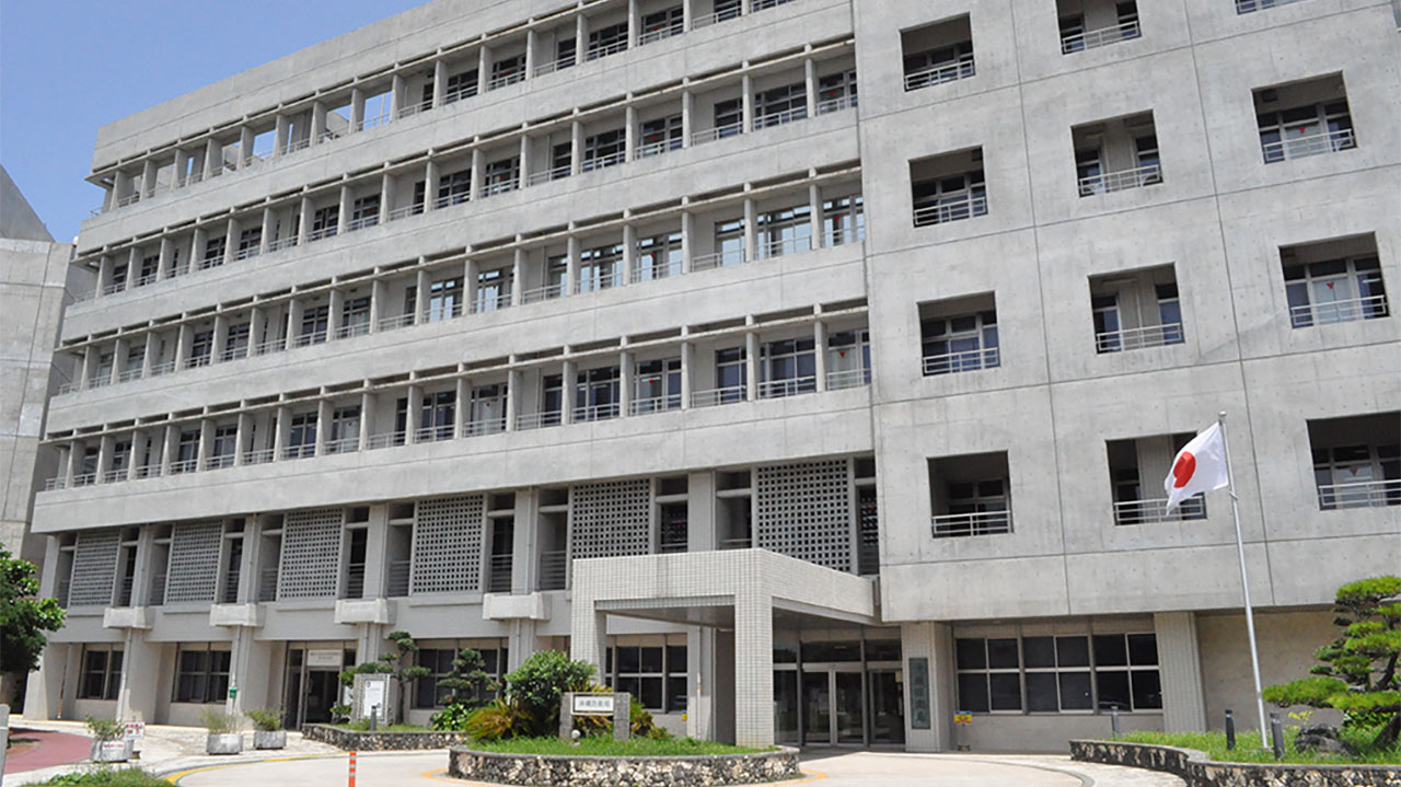 沖縄防衛局庁舎外観