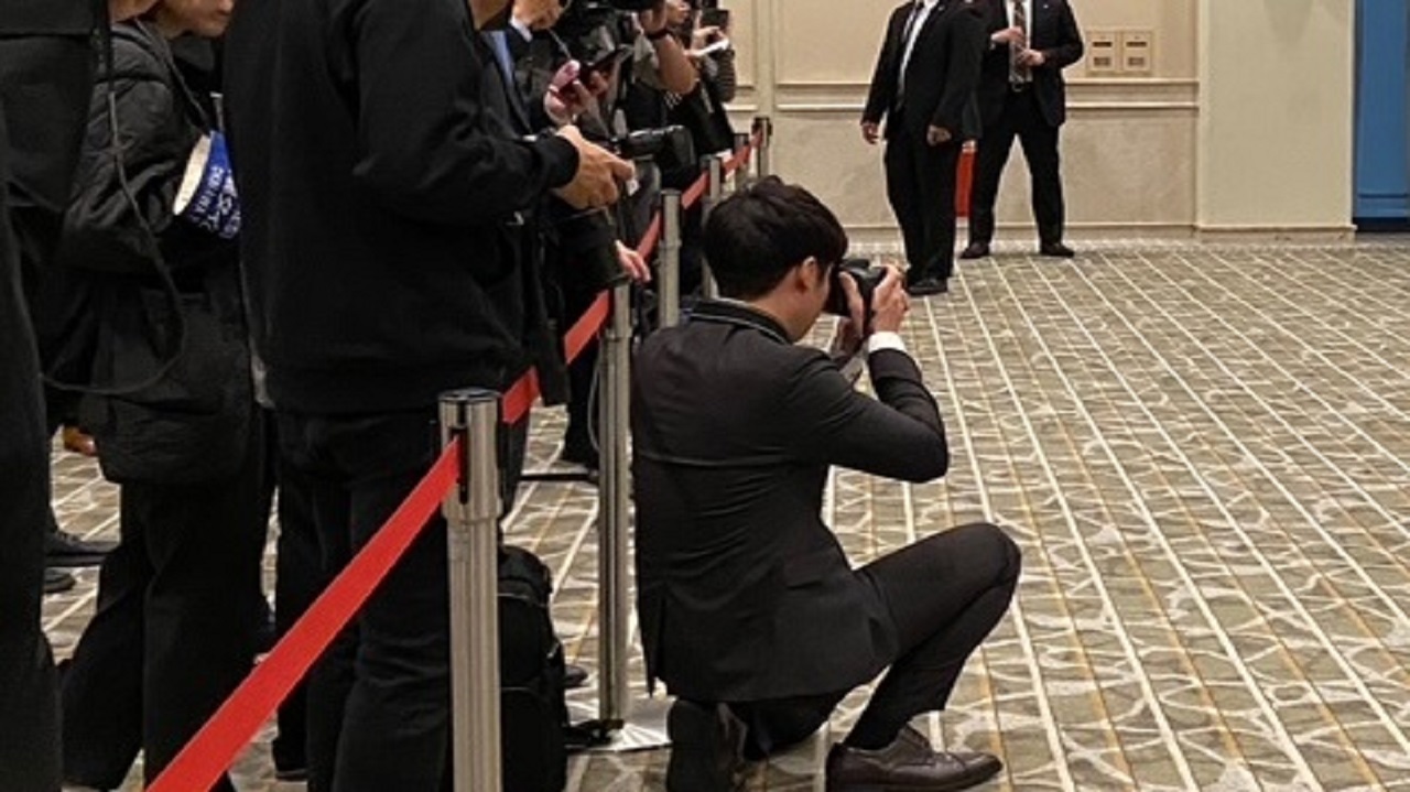 会見会場の様子
